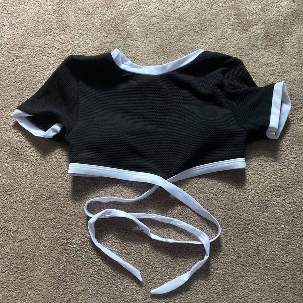 Short sleeve bikini top